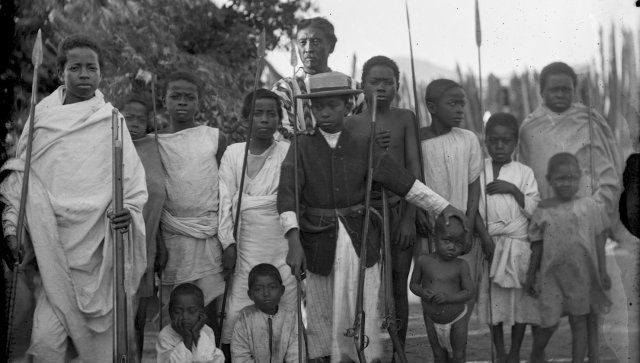 Gammelt bilde av en gruppe barn fra et afrikansk land